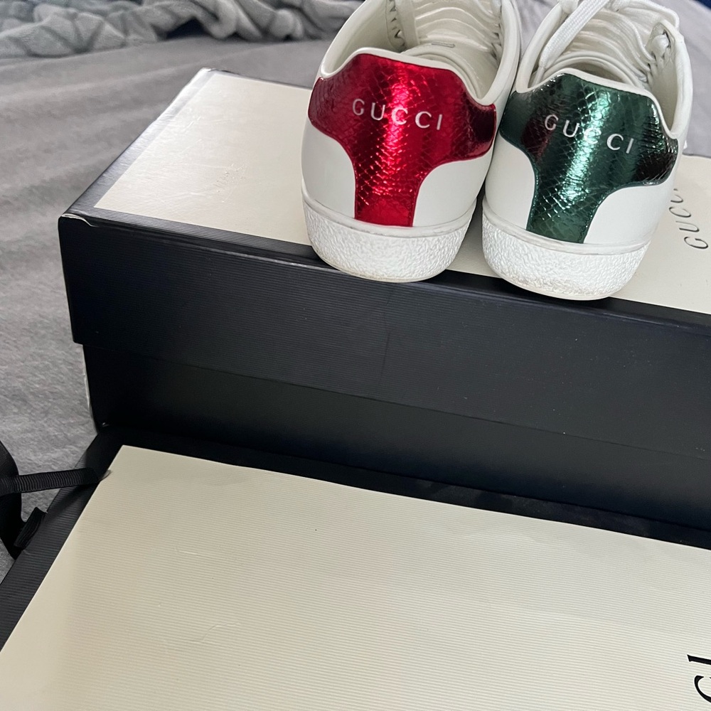 Gucci White Sneakers with Green and Red Accents - Picture 5 of 11